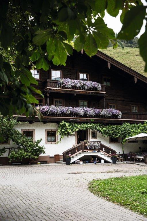 Bed and Breakfast Hochwart Hof Bed & Breakfast à Saalbach-Hinterglemm Extérieur photo